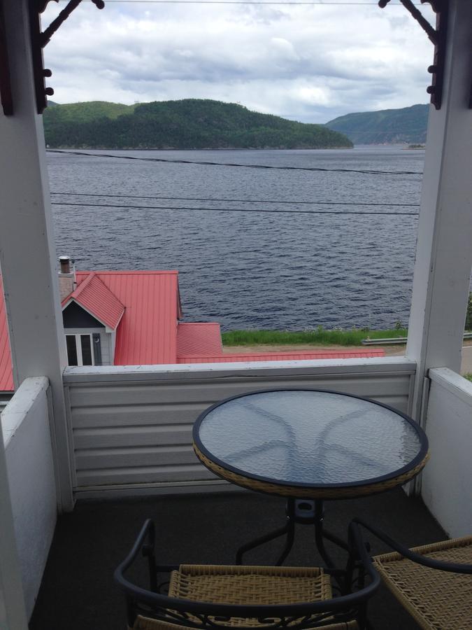 Auberge La Fjordelaise & La Rosalie L'Anse-Saint-Jean Exterior photo